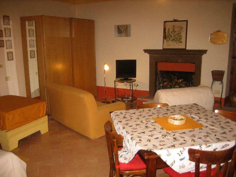 Bed & Breakfast Del Teatro Cagli Bagian luar foto