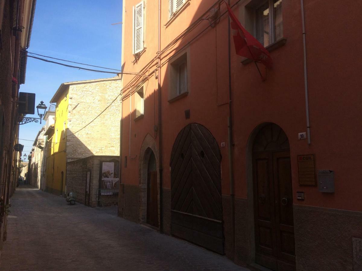 Bed & Breakfast Del Teatro Cagli Bagian luar foto